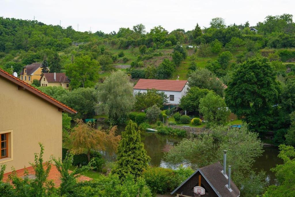 Ruhige Unterkunft Mit Einer Schoenen Aussicht Apartment Znojmo Exterior photo
